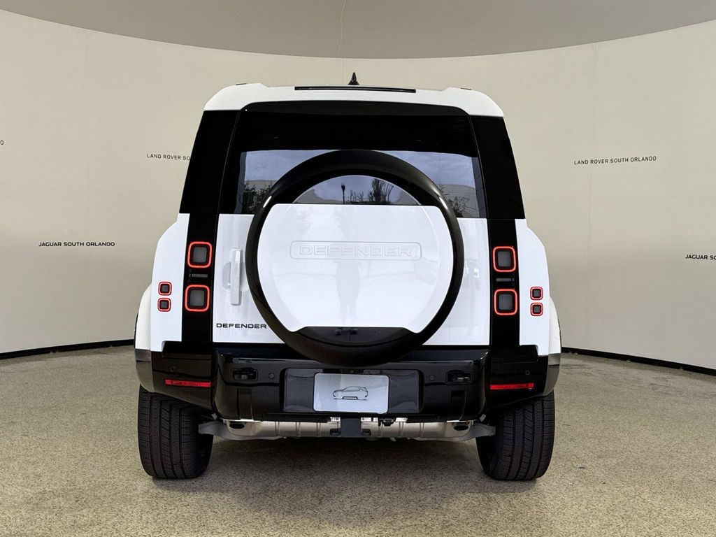 2026 Land Rover Defender X-Dynamic SE - Photo 10