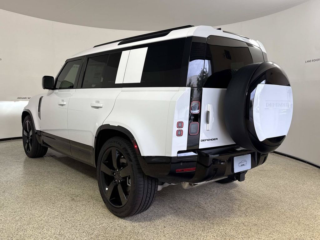 2026 Land Rover Defender X-Dynamic SE - Photo 9