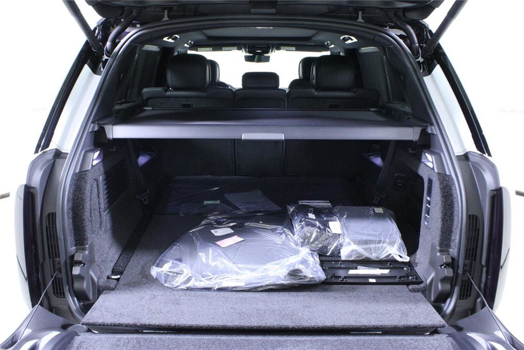 2026 Land Rover Range Rover SE - Photo 9