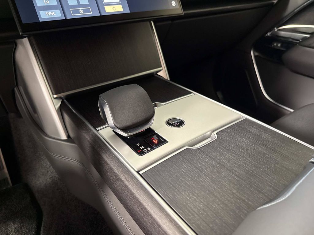 2026 Land Rover Range Rover SE - Photo 28