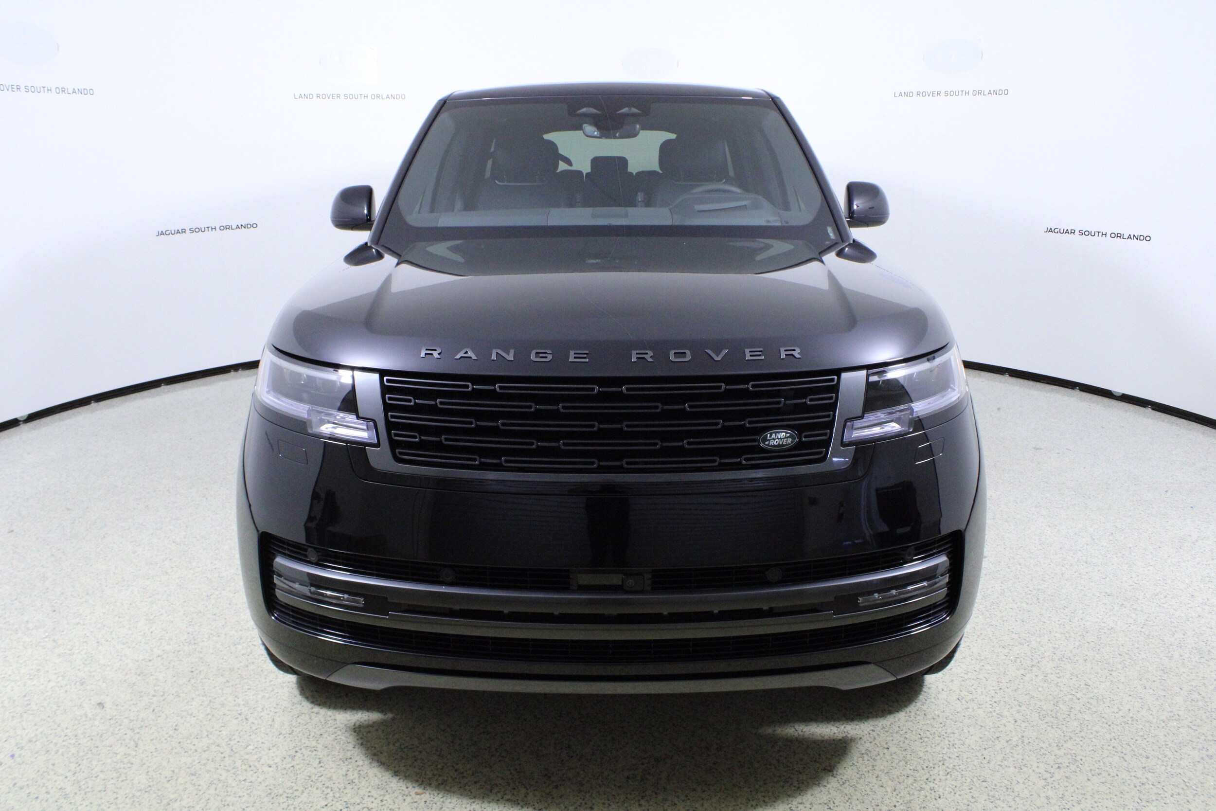 2025 Land Rover Range Rover SE photo 2
