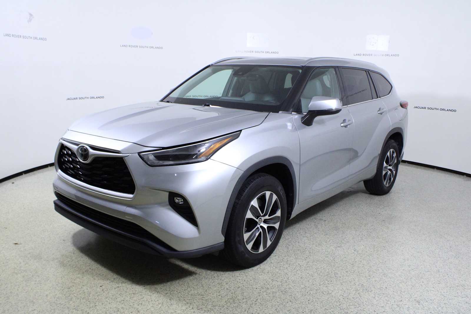 2021 Toyota Highlander XLE photo 4