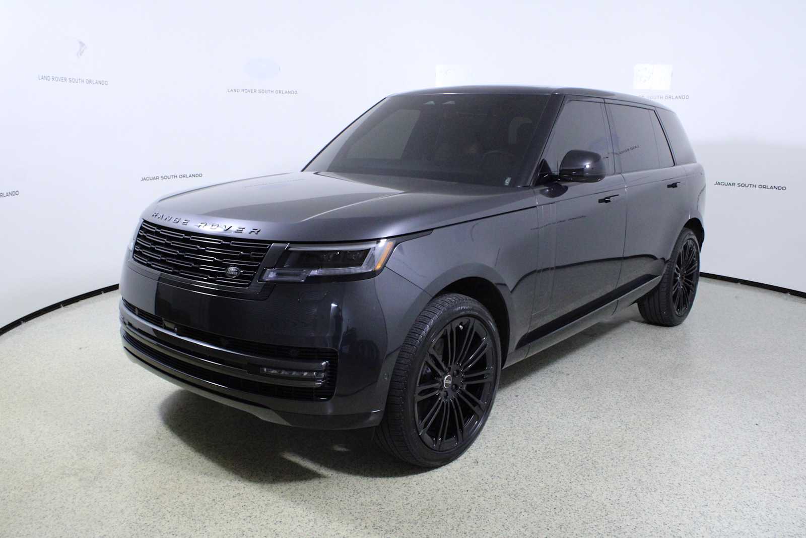 2024 Land Rover Range Rover SE photo 4