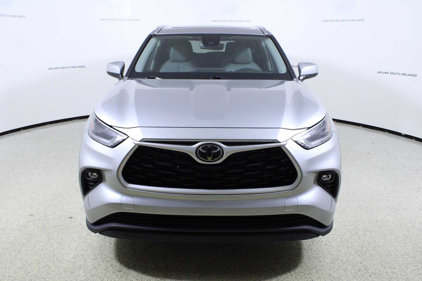 2021 Toyota Highlander XLE photo 2