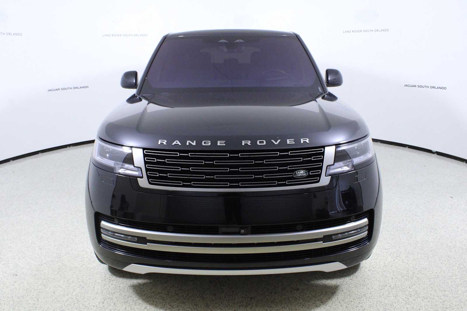 2023 Land Rover Range Rover SE photo 2