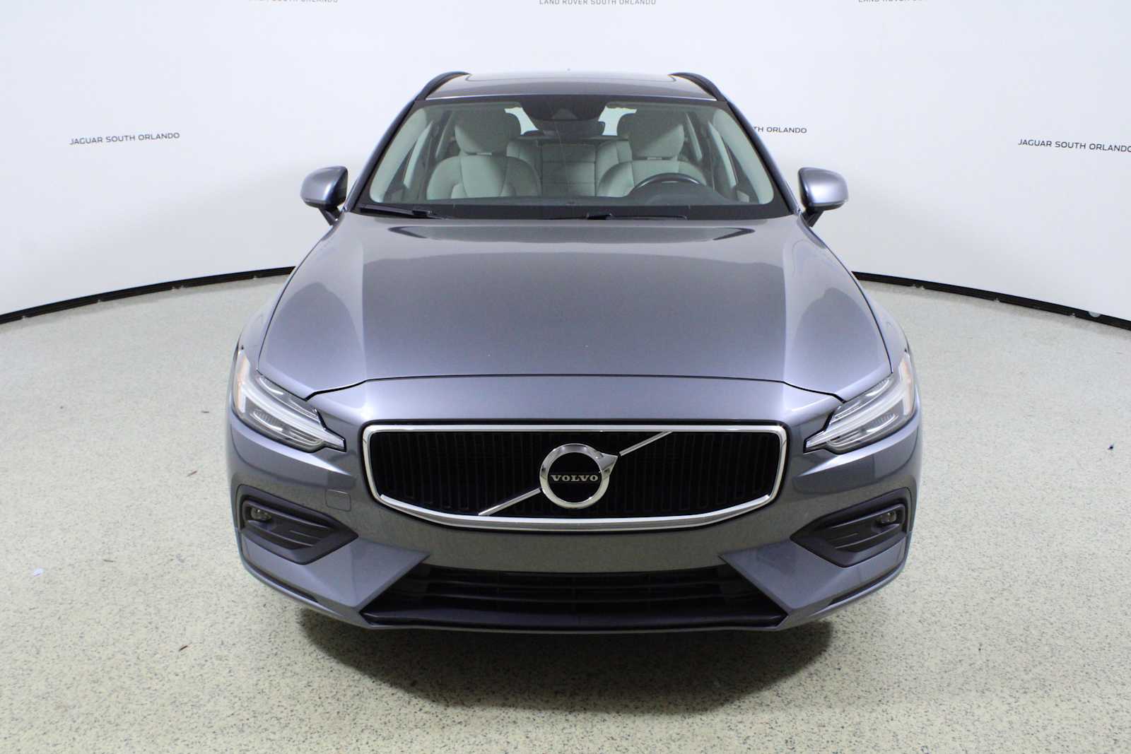 2021 Volvo V60 Momentum T5 photo 2