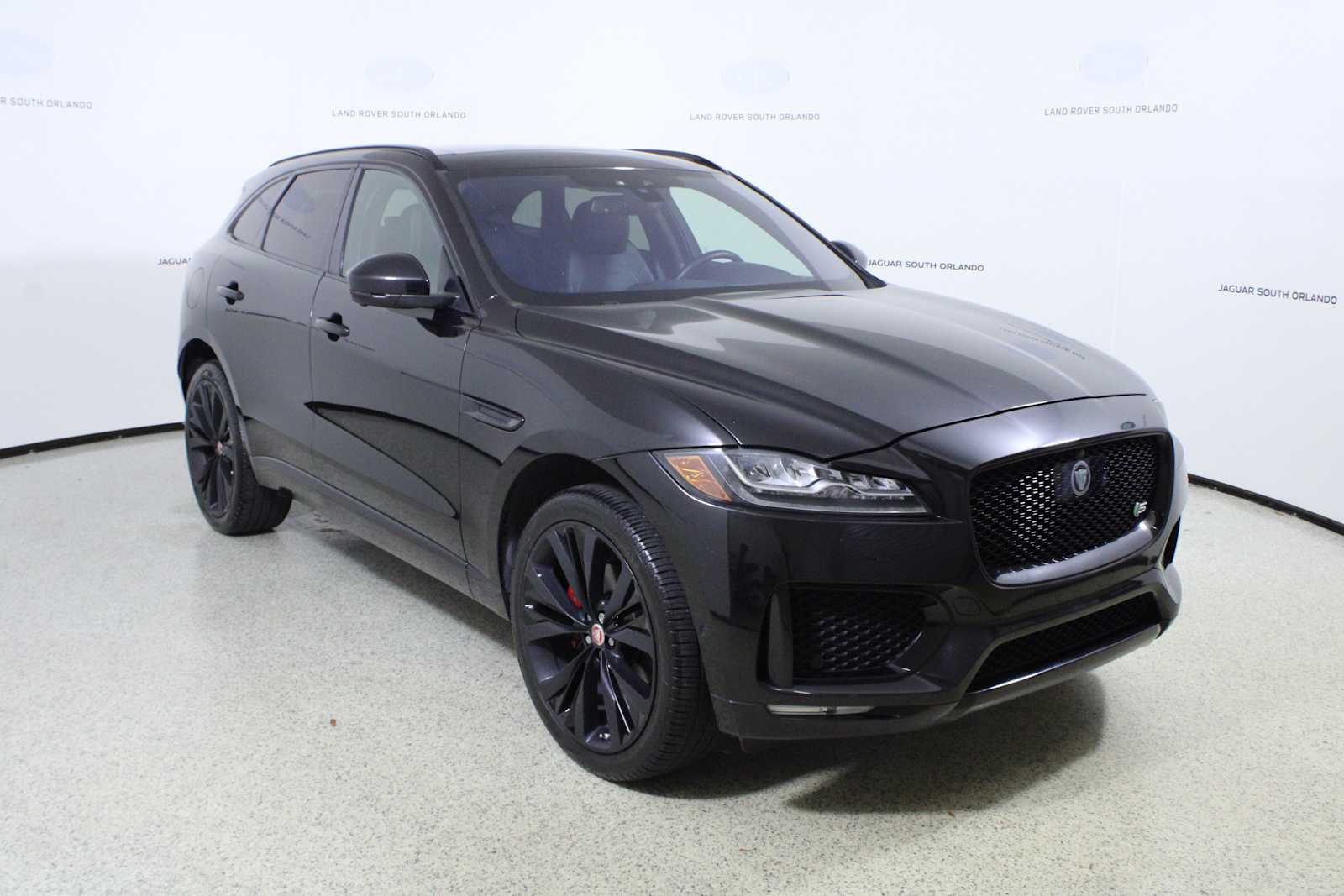 2018 Jaguar F-PACE S photo 3
