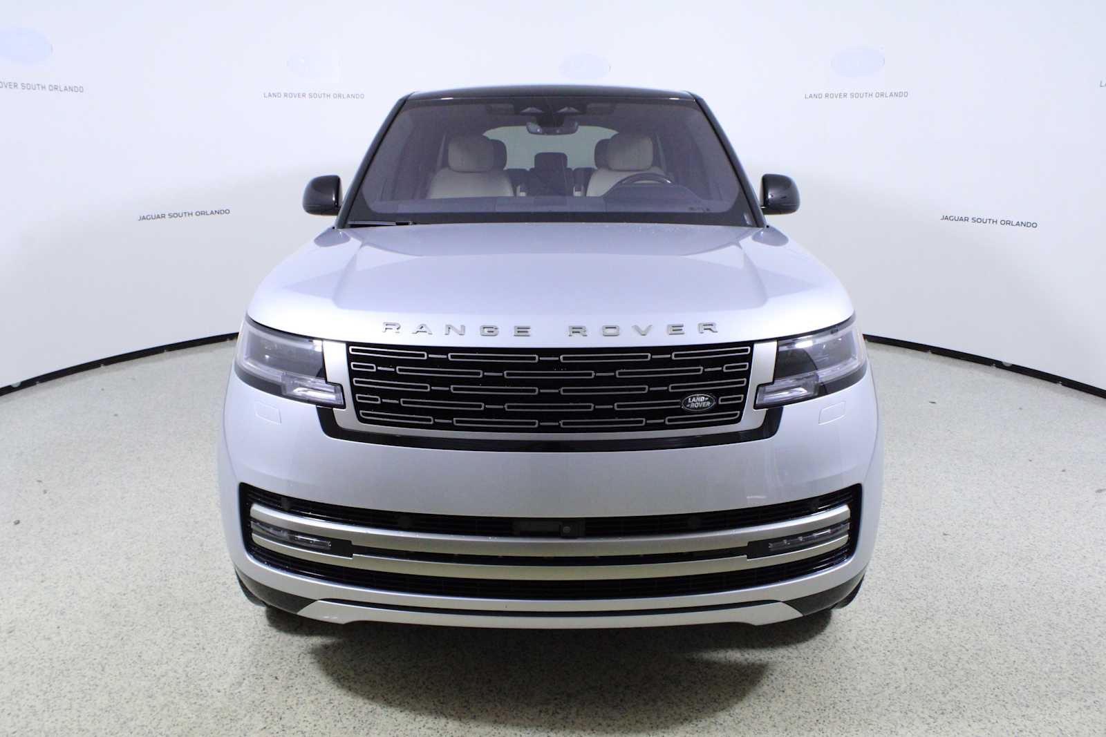 2023 Land Rover Range Rover SE photo 2