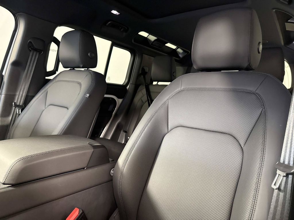 2026 Land Rover Defender X-Dynamic SE - Photo 19