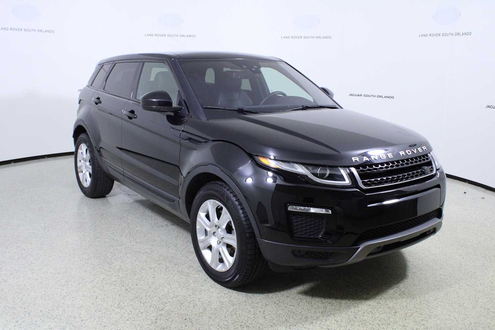 2018 Land Rover Range Rover Evoque SE photo 3