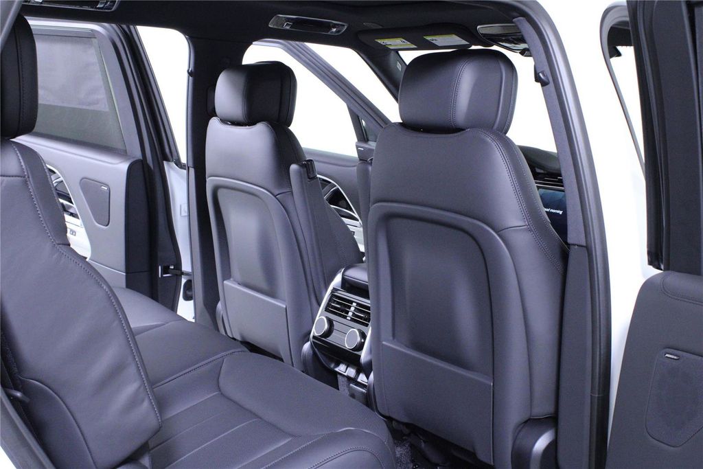 2026 Land Rover Range Rover SE - Photo 11