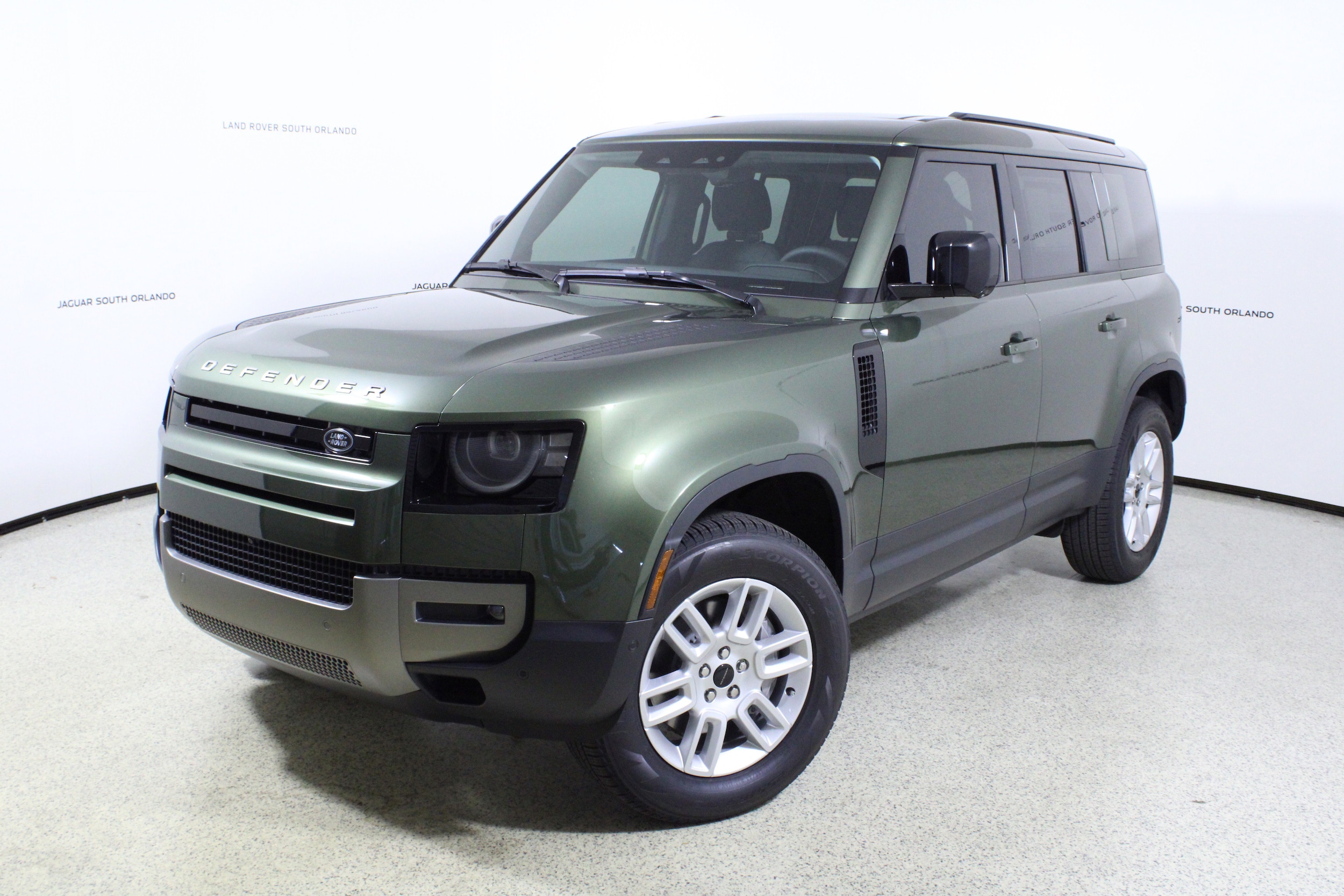 2026 Land Rover Defender S's photo