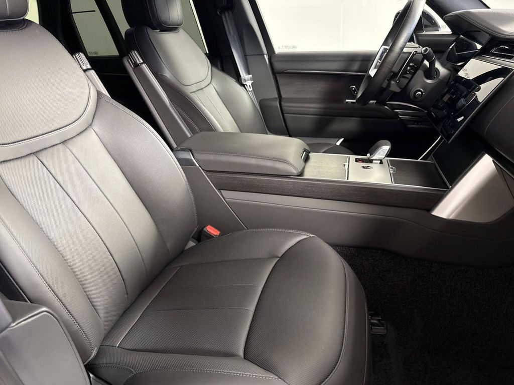 2026 Land Rover Range Rover SE - Photo 10