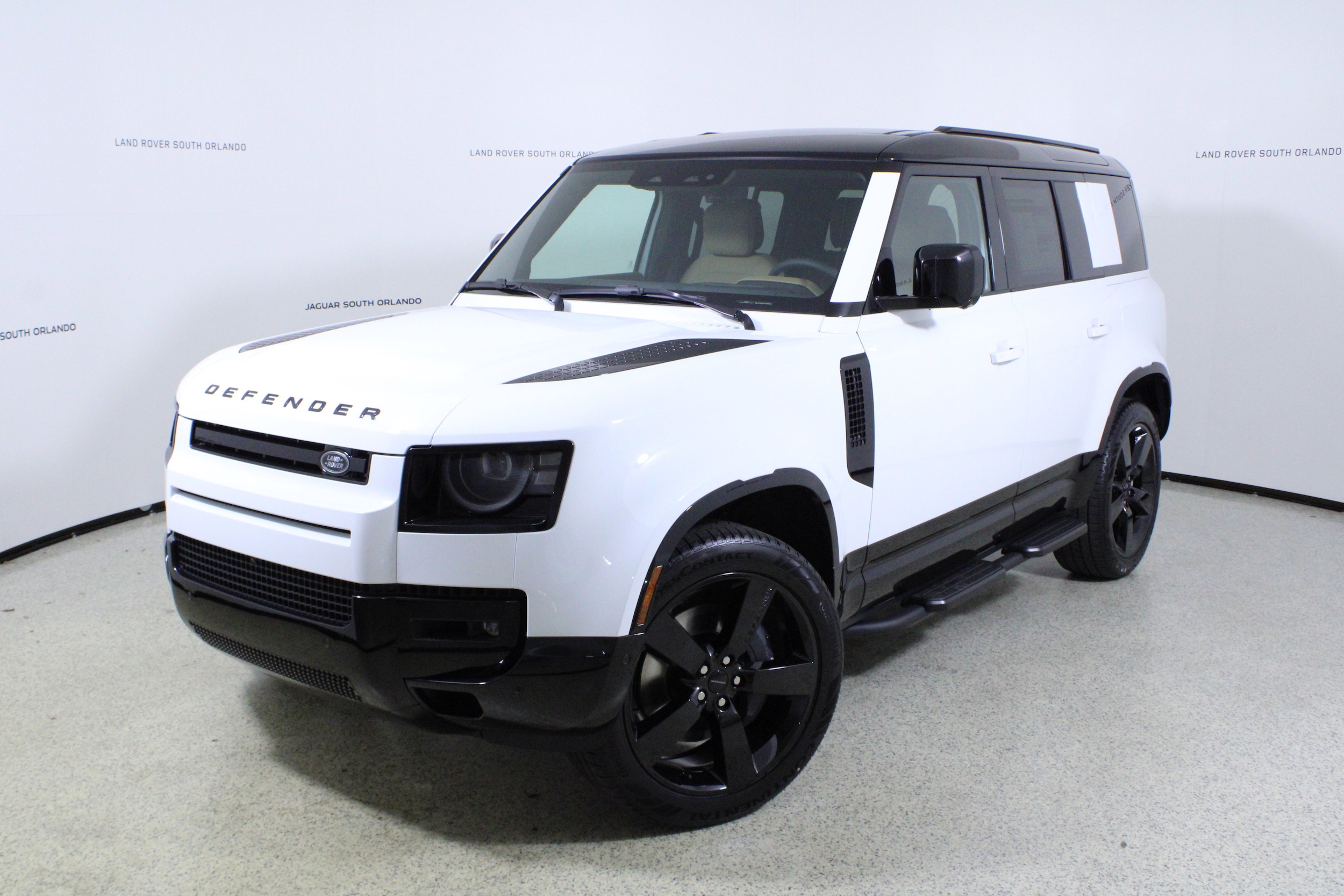 2026 Land Rover Defender X-Dynamic SE's photo