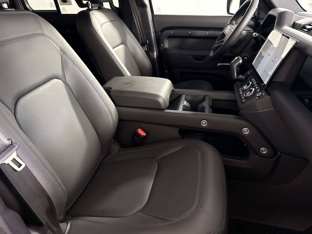2026 Land Rover Defender X-Dynamic SE - Photo 10