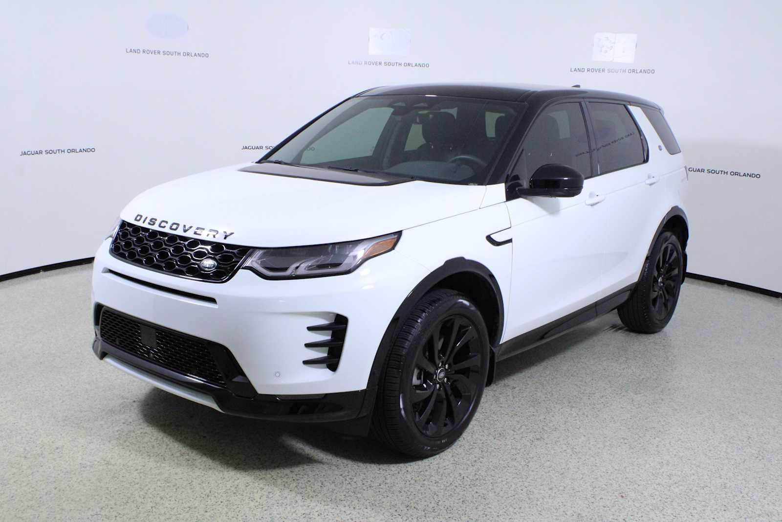 2025 Land Rover Discovery Sport Dynamic SE photo 3
