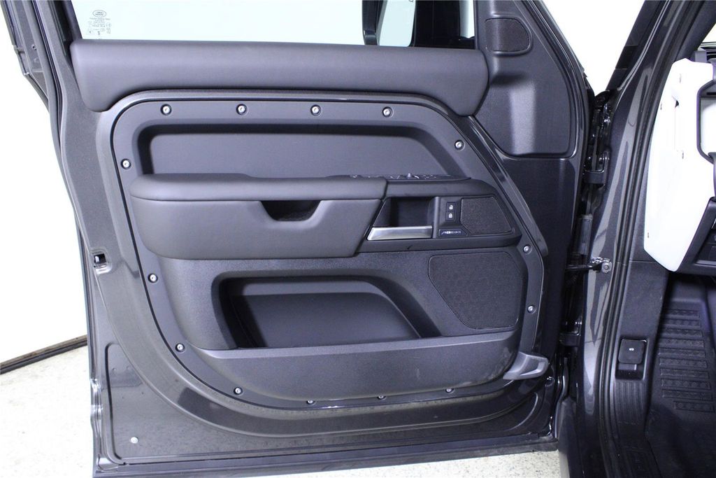 2026 Land Rover Defender S - Photo 15