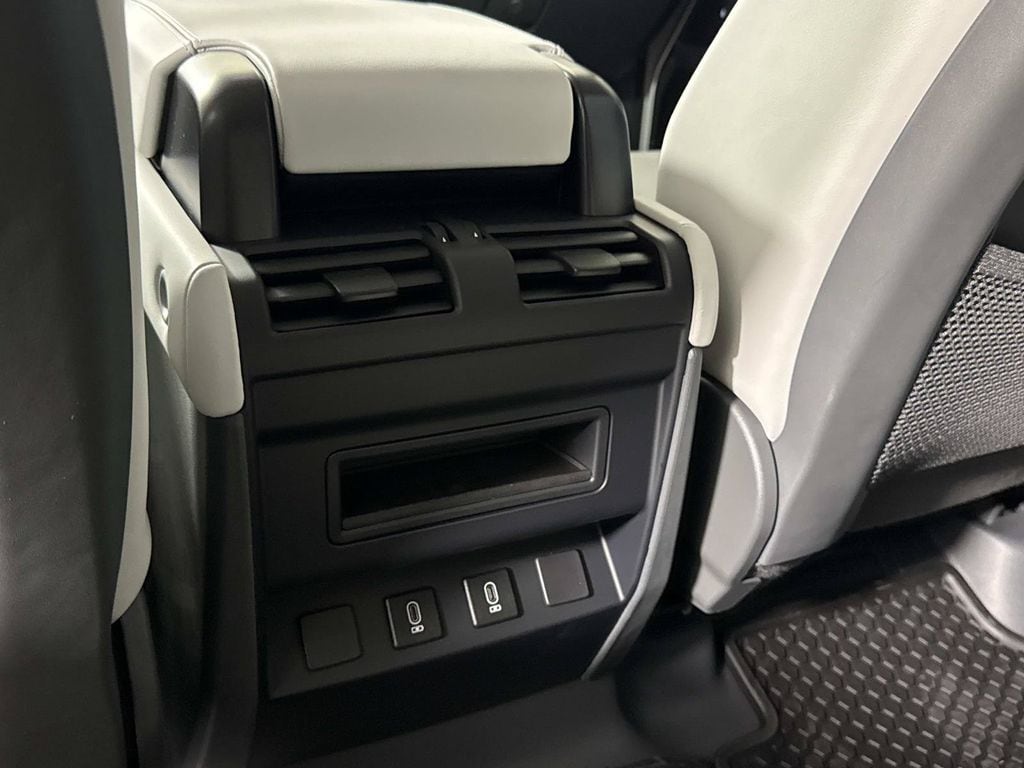 2026 Land Rover Defender X-Dynamic SE - Photo 21