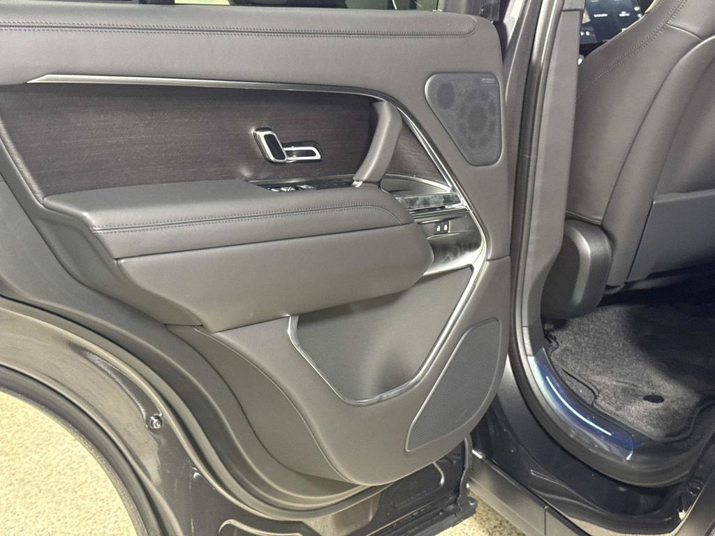 2026 Land Rover Range Rover SE - Photo 13