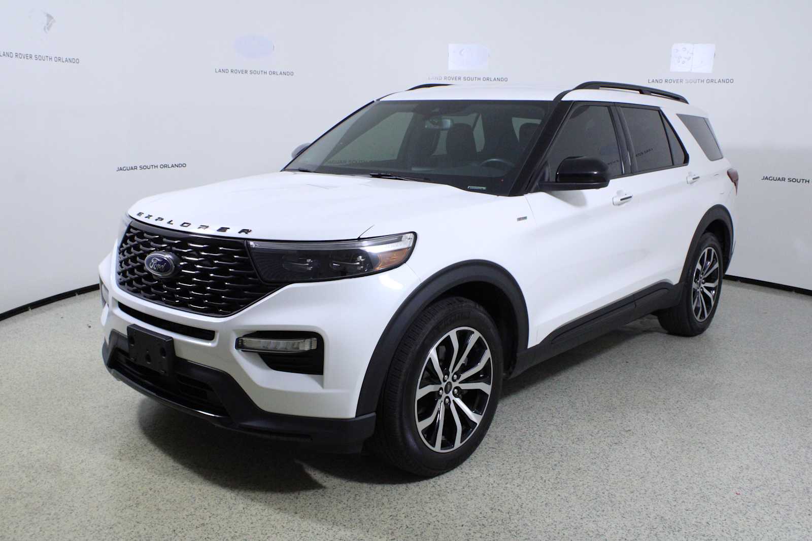 2023 Ford Explorer ST-Line photo 4