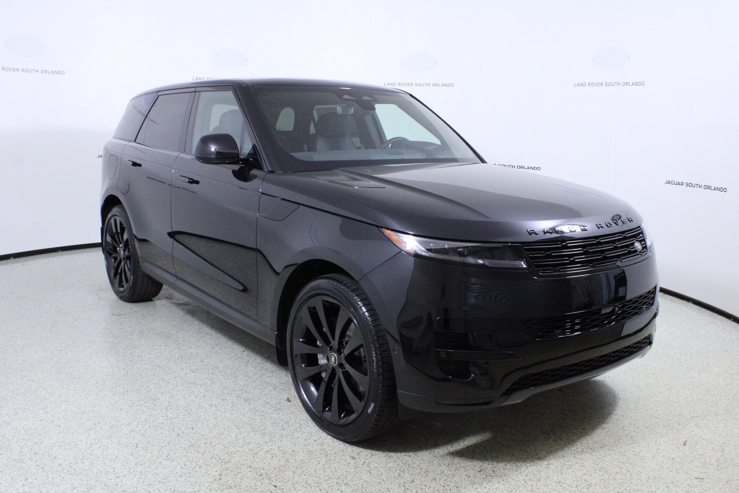 2025 Land Rover Range Rover Sport P360 SE photo 3