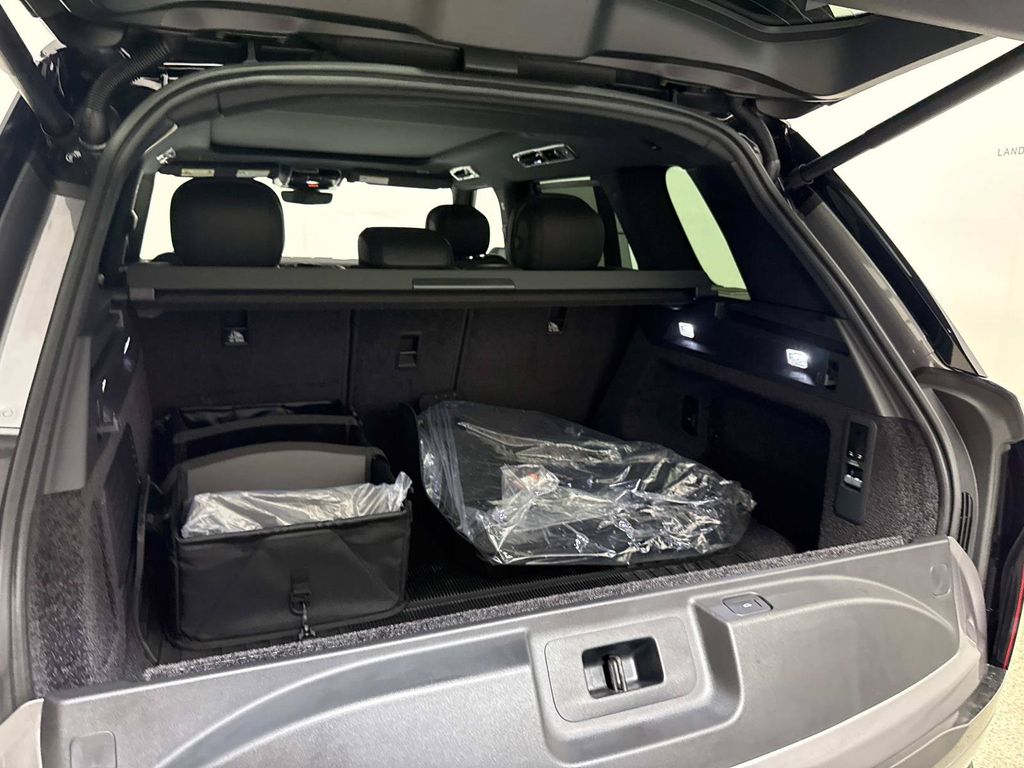2026 Land Rover Range Rover SE - Photo 11