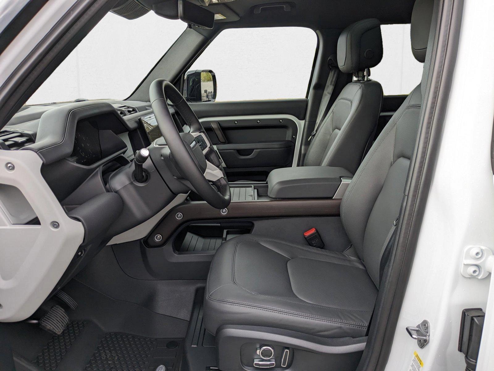 2024 Land Rover Defender S photo 4