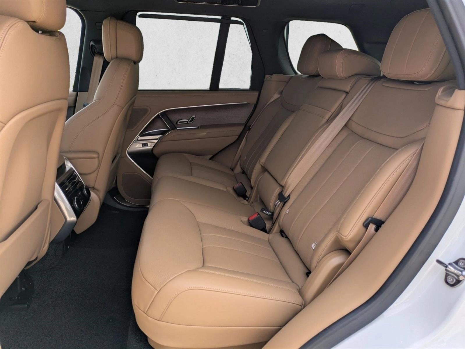 2025 Land Rover Range Rover SE - Photo 16