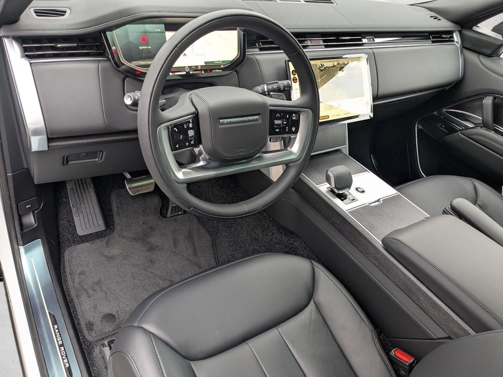 2025 Land Rover Range Rover SE - Photo 3