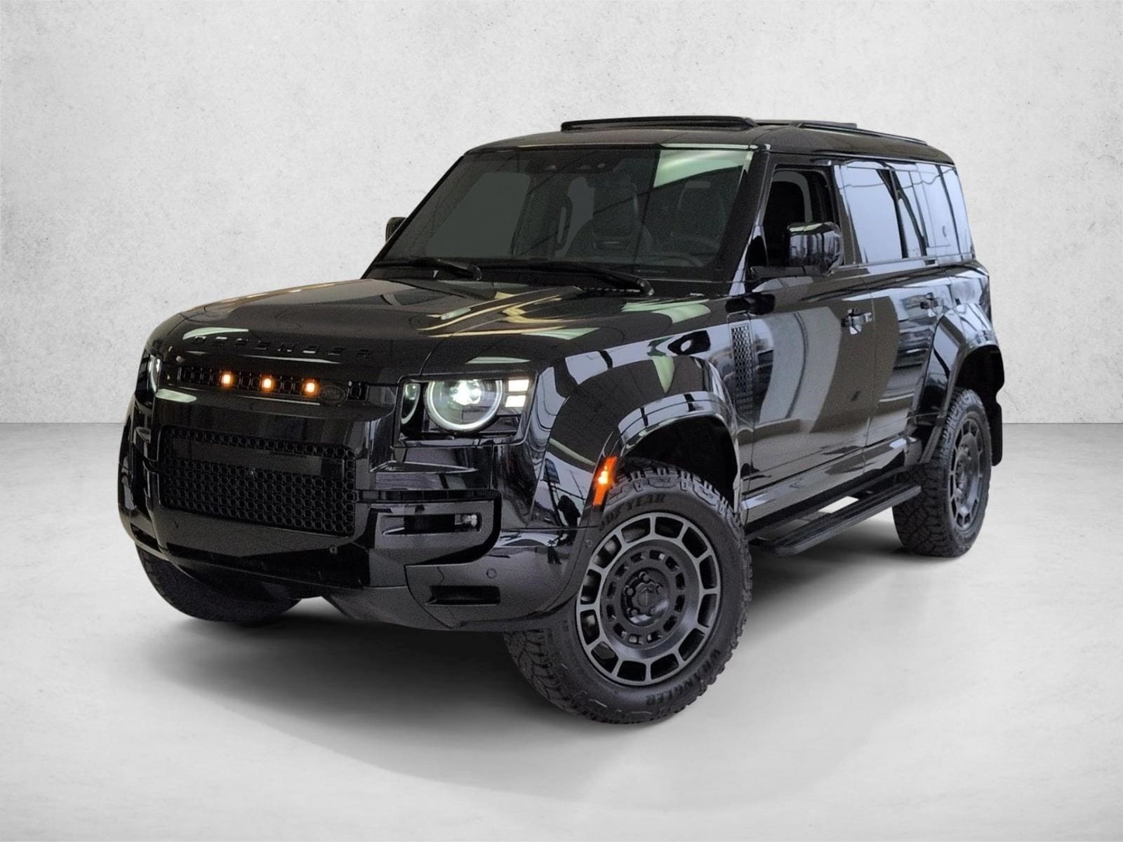 2026 Land Rover Defender 110 OCTA Black P635's photo