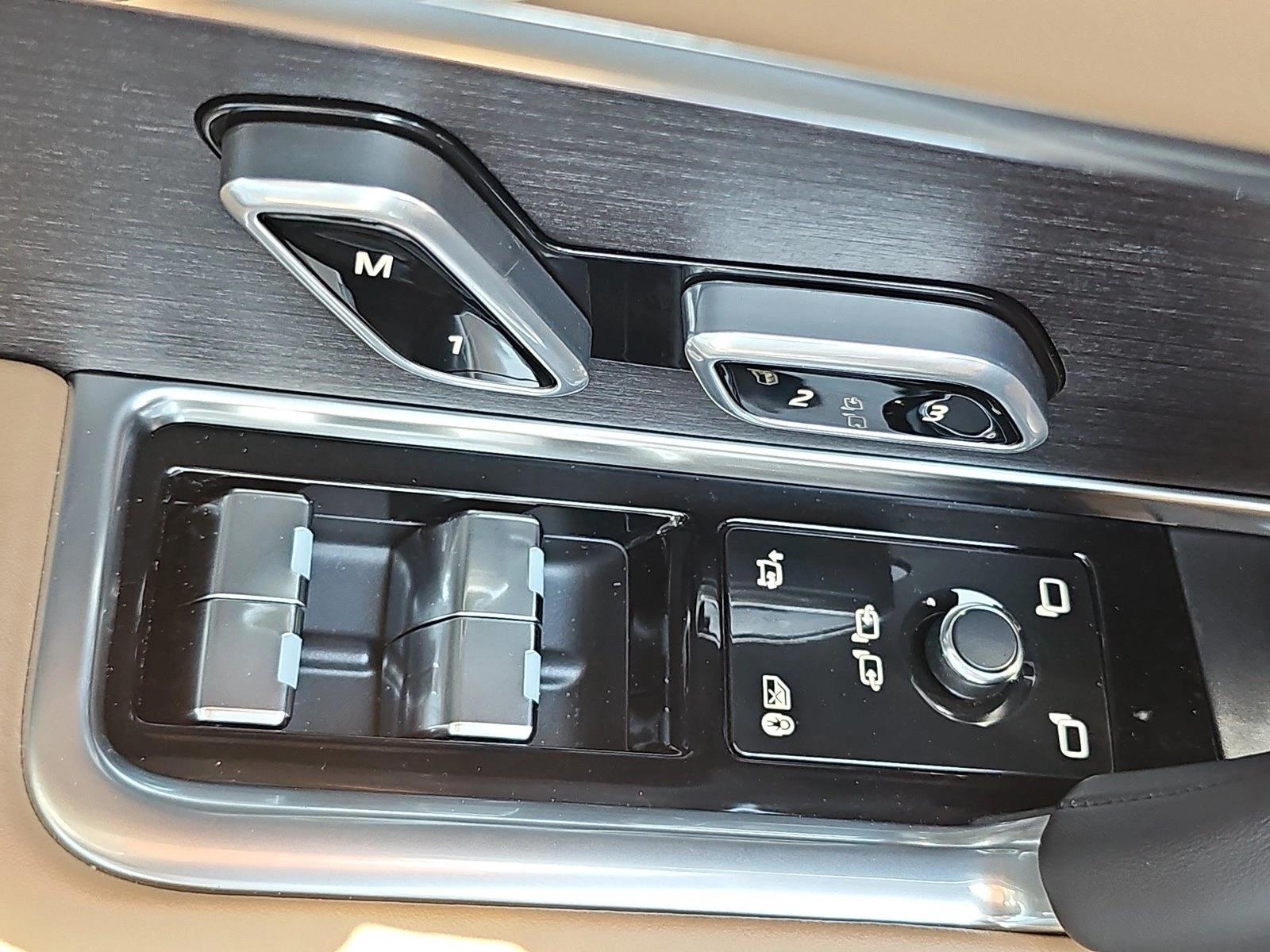 2025 Land Rover Range Rover SE - Photo 25