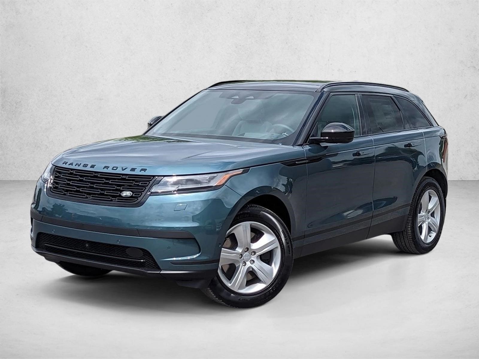 2026 Land Rover Range Rover Velar S's photo