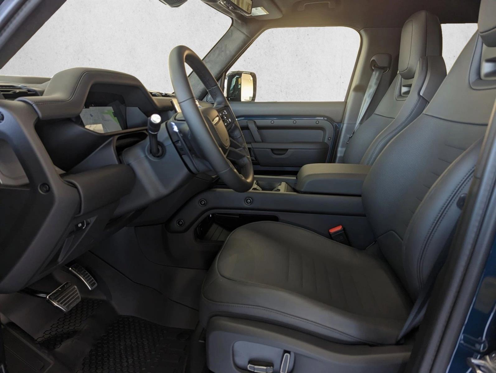 2026 Land Rover Defender 110 photo 3