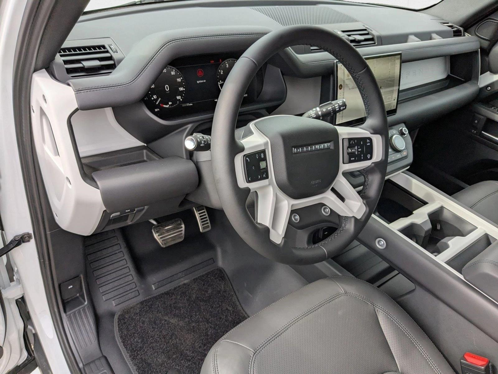 2025 Land Rover Defender 110 X-Dynamic SE photo 3