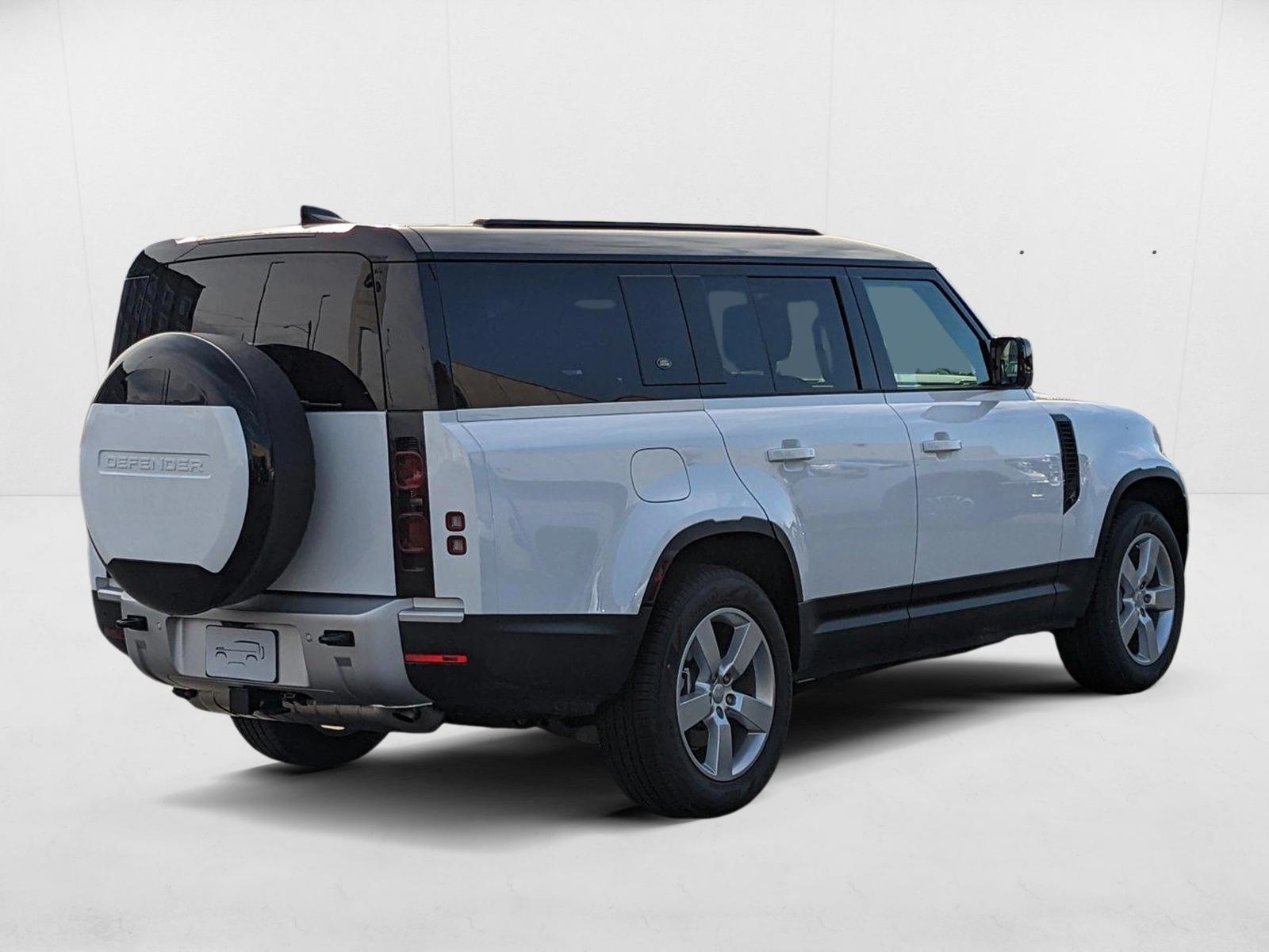 2024 Land Rover Defender S photo 2