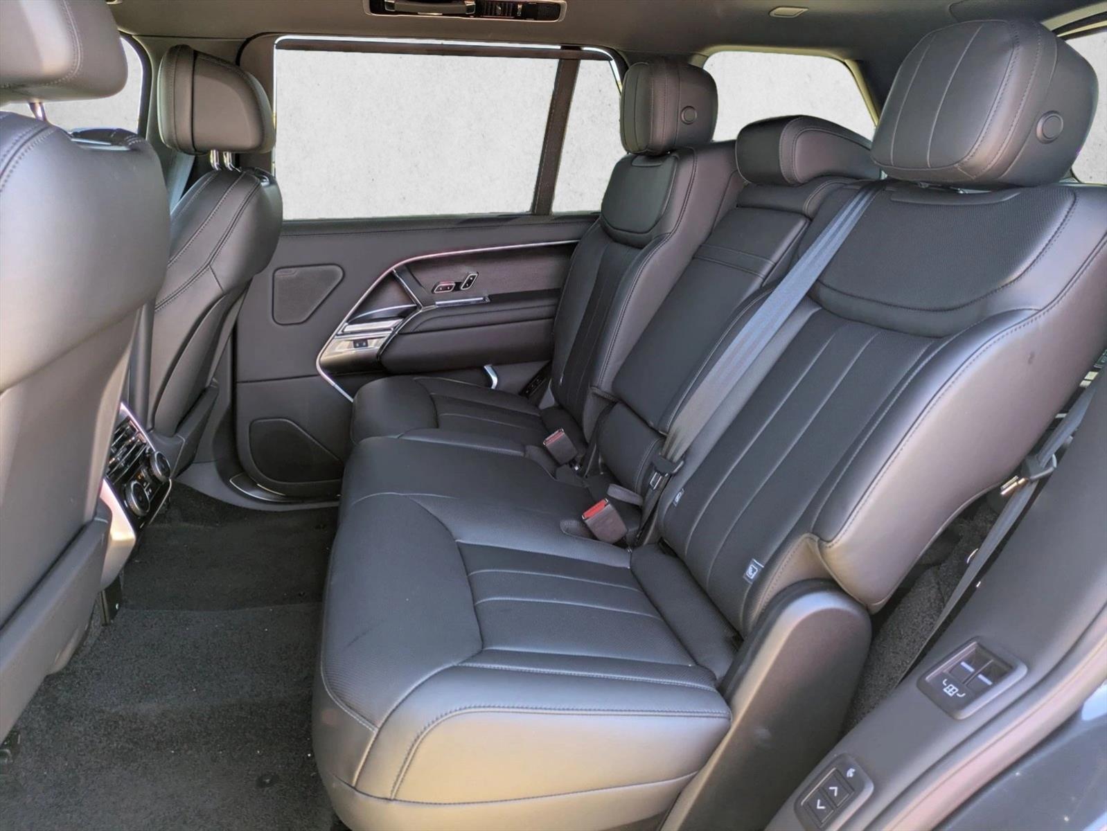 2025 Land Rover Range Rover SE - Photo 16