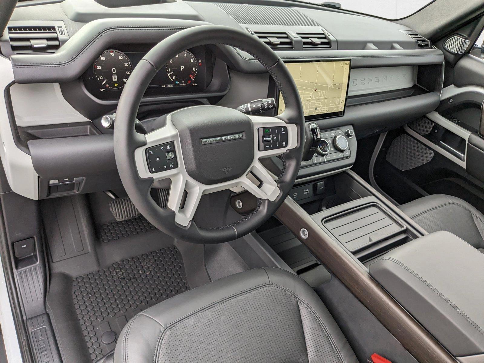 2024 Land Rover Defender S photo 3