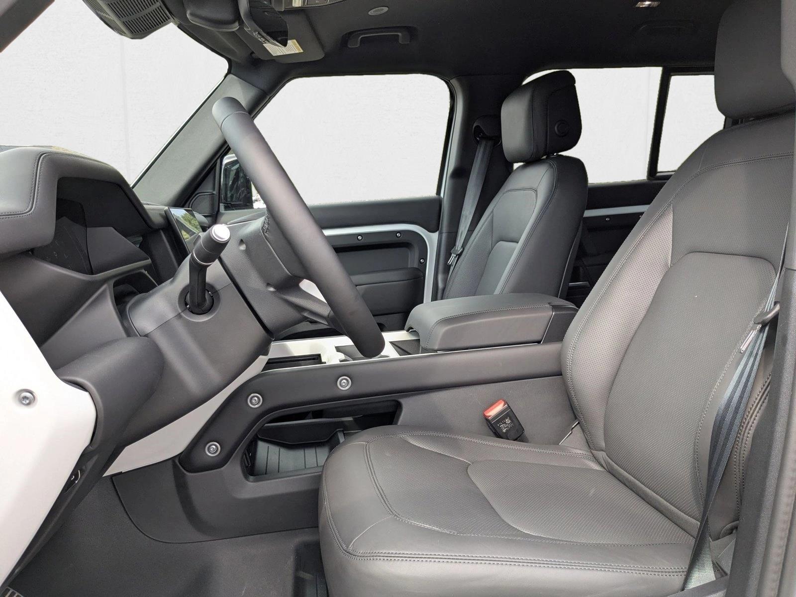 2025 Land Rover Defender 110 X-Dynamic SE photo 4