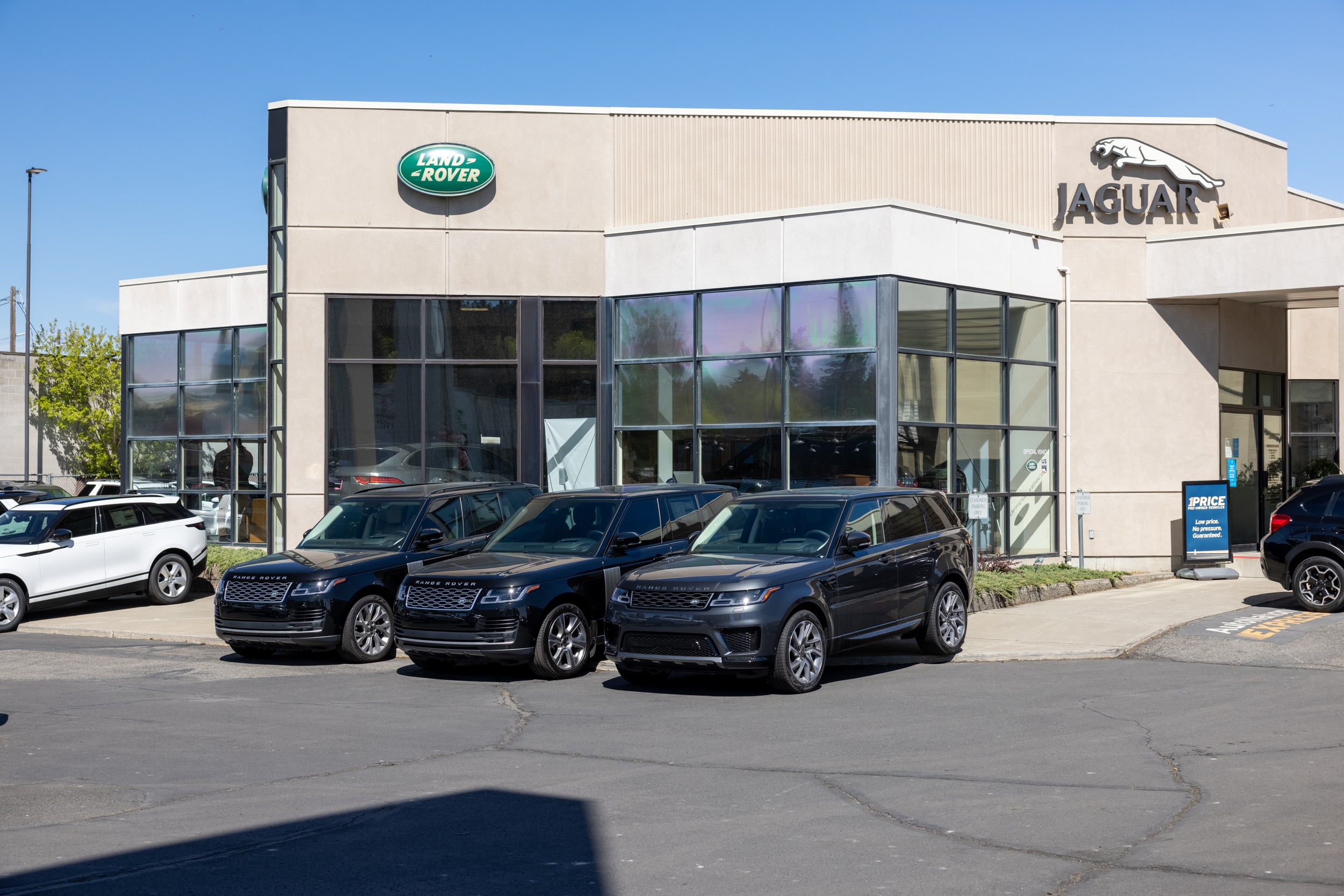 range rover showroom