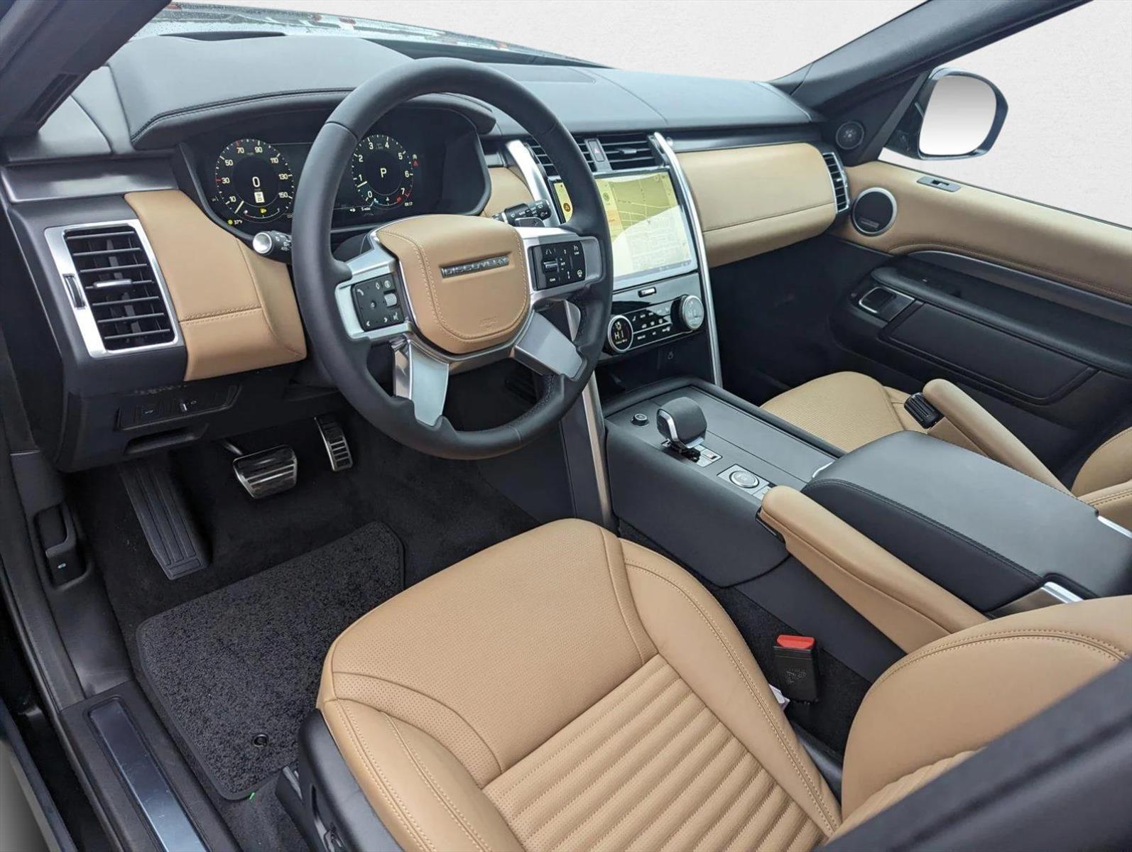 2024 Land Rover Discovery Metropolitan Edition photo 2