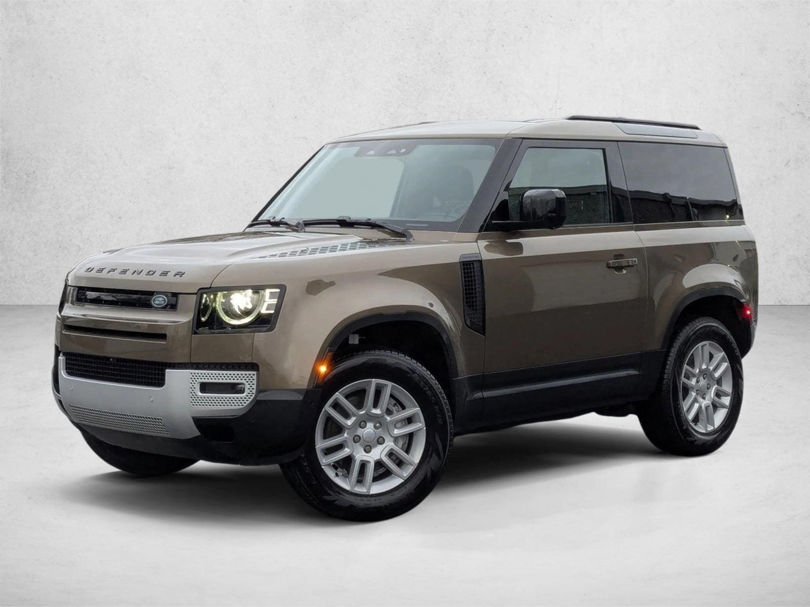 2025 Land Rover Defender S's photo