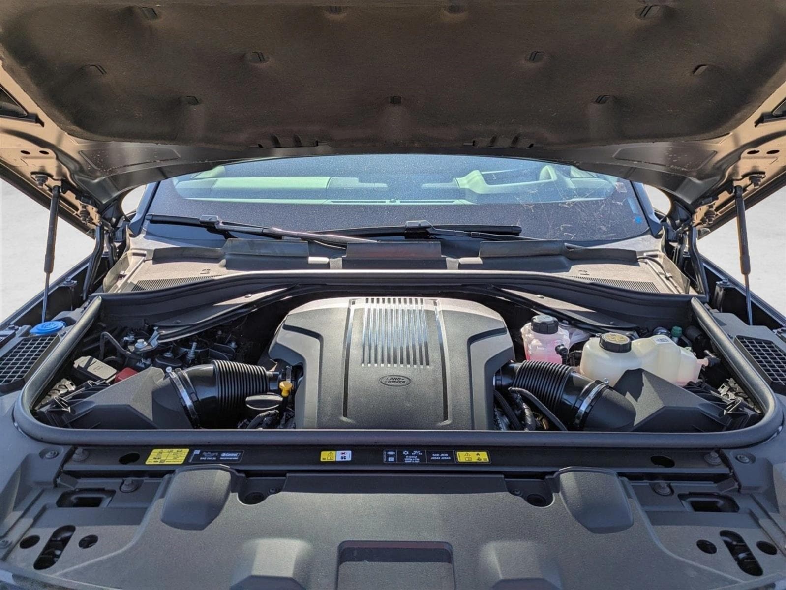 2025 Land Rover Range Rover SE - Photo 17