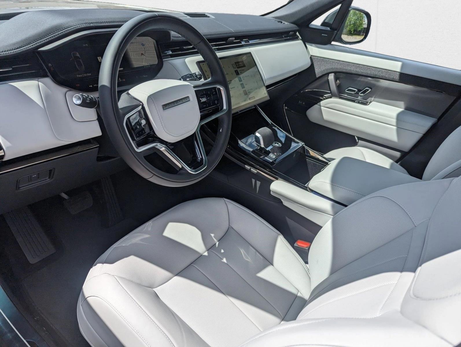 2025 Land Rover Range Rover Sport SE photo 2