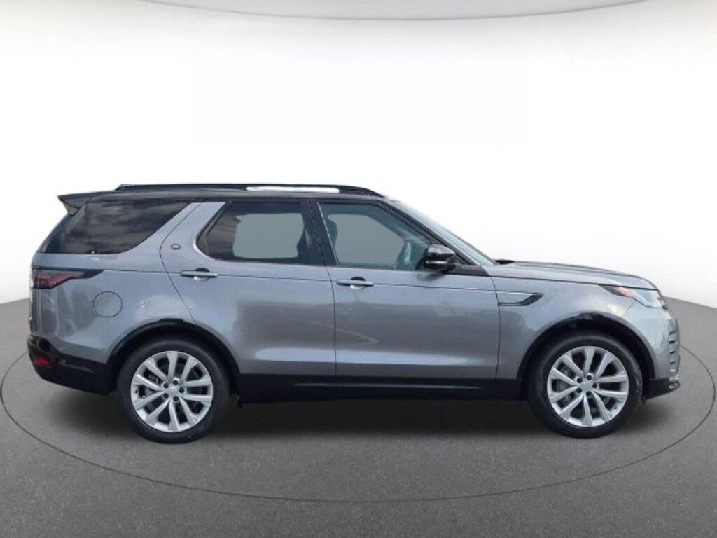 New 2026 Land Rover Discovery Dynamic SE SUV