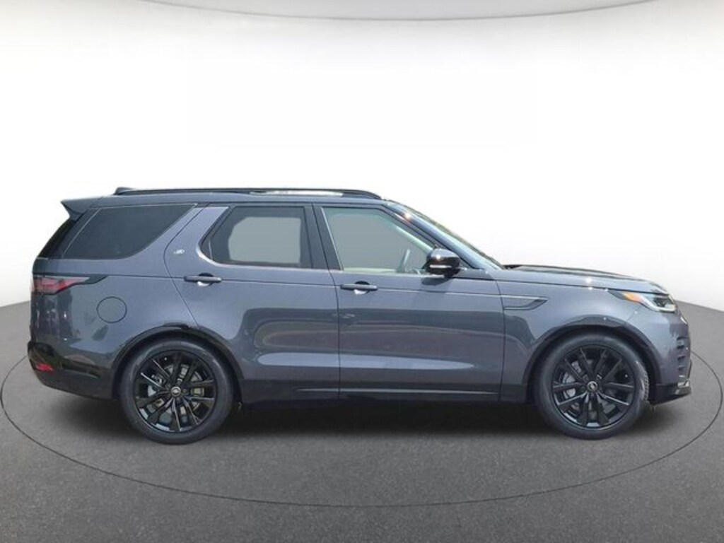 New 2026 Land Rover Discovery Dynamic SE SUV