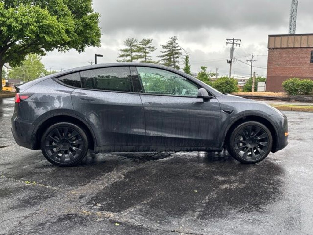 Used 2024 Tesla Model Y Long Range SUV