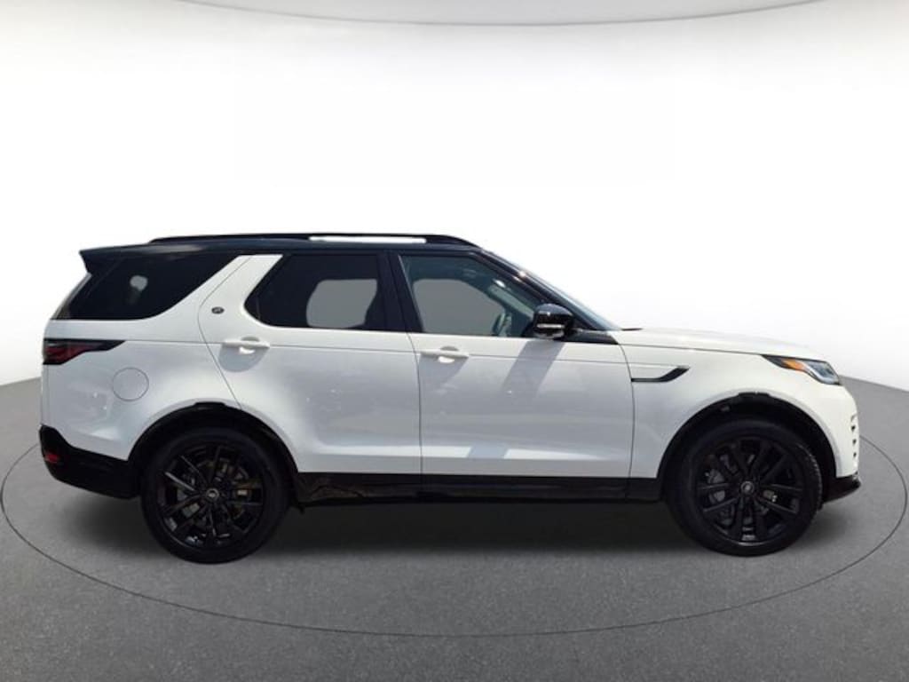 New 2026 Land Rover Discovery Dynamic SE SUV