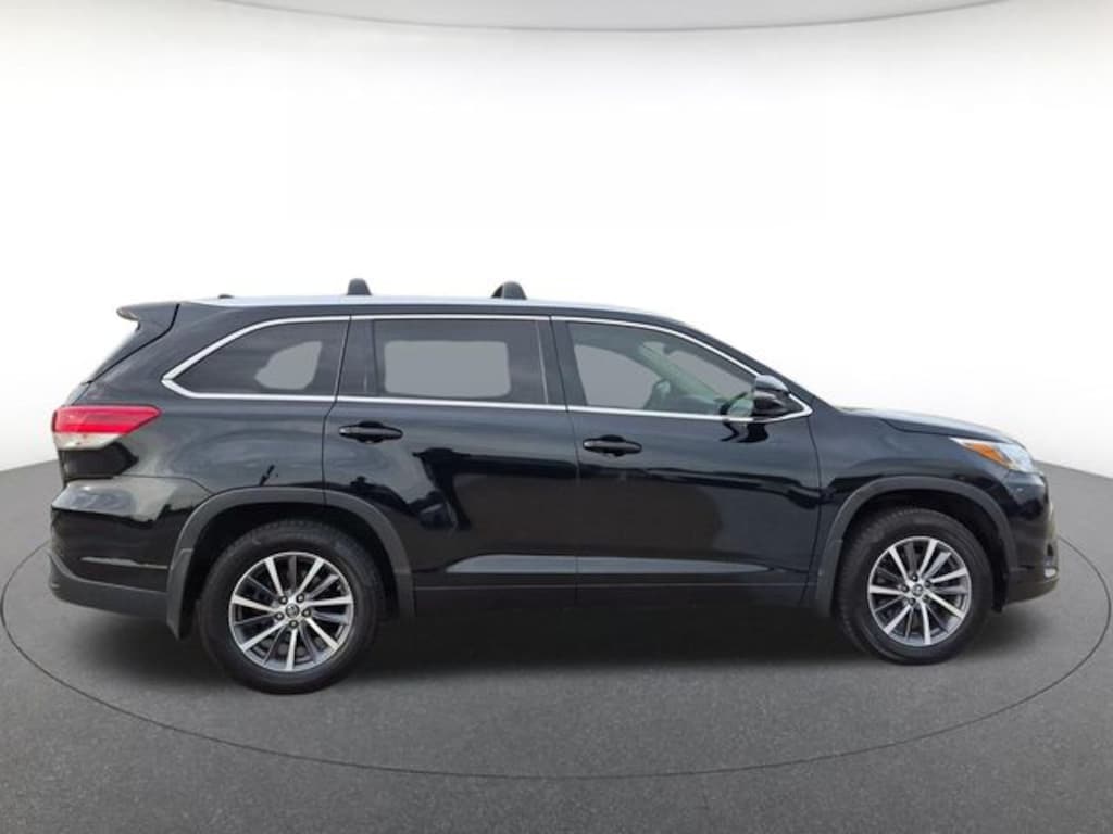 Used 2017 Toyota Highlander XLE V6 SUV