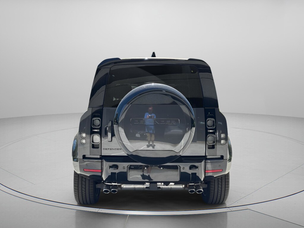 New 2025 Land Rover Defender V8 110 P525 V8