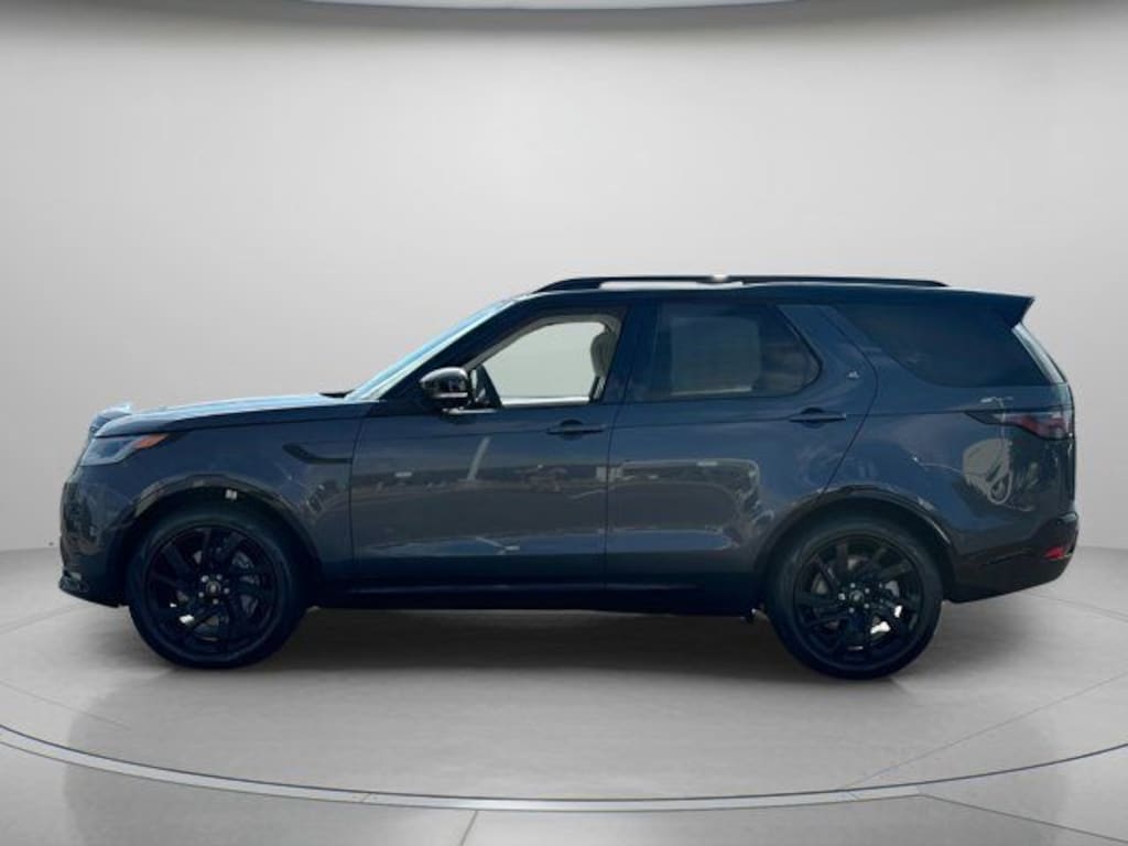 Used 2025 Land Rover Discovery P300 Dynamic SE SUV